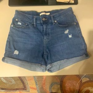 Levi’s mid length shorts. Size 27. Like new.
